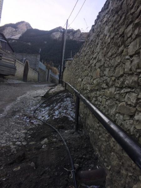 В селе Маали Гергебильского района продолжаются работы по внутренней разводке газопроводных труб.