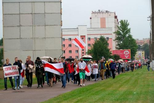 Марш зонтиков — как Витебск шлепал по лужам против диктатуры. Фото Сергея Серебро