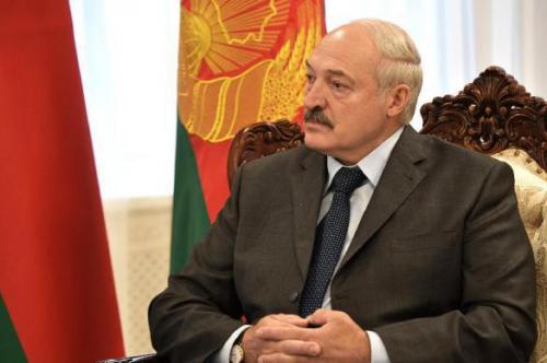 Лукашенко заявил, что не будет уходить на самоизоляцию