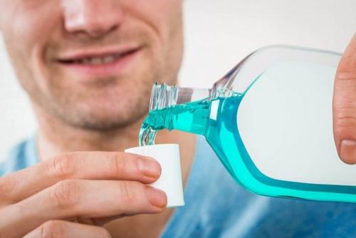 Жидкость для полоскания рта эффективна против COVID-19