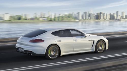 Porsche отзывает более двух тысяч Panamera в России из-за реальной угрозы самовосгорания