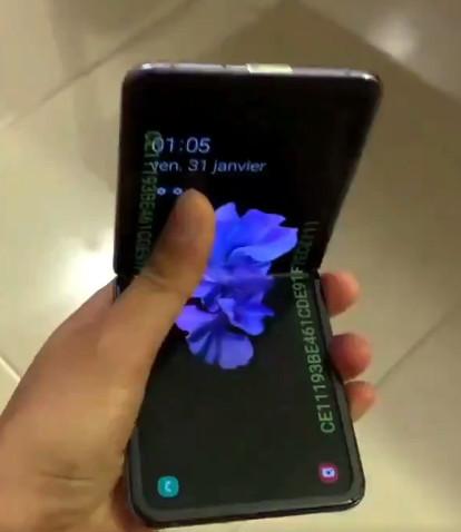 Складной Samsung Galaxy Z Flip похож на пудреницу 