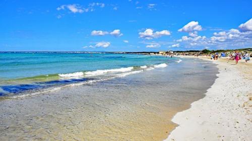 В Испании идет спор о покраске пляжей