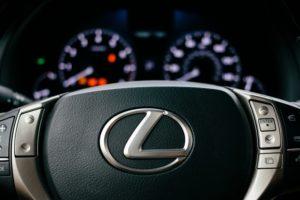 Toyota сократит производство автомобилей Lexus