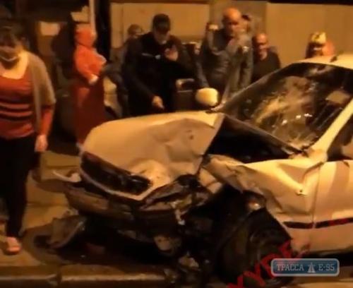 Пьяная женщина разбила 4 машины в Одессе. Видео