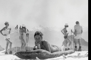 Photoshoot of a woman lying on an inflatable mattress in bikini at Crans Montana