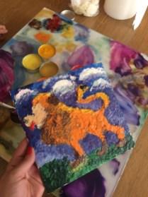 Художник Юлия Мамонтова провела мастер-класс по нетрадиционной технике живописи «Энкаустика» для воспитанников детского дома