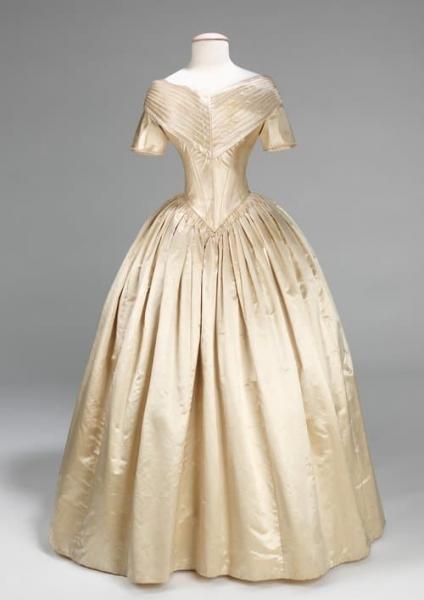 Шелковое платье 1840-х гг.