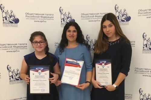 Сёстры из Белгорода победили в конкурсе семейного творчества «Расскажи миру о своей России»